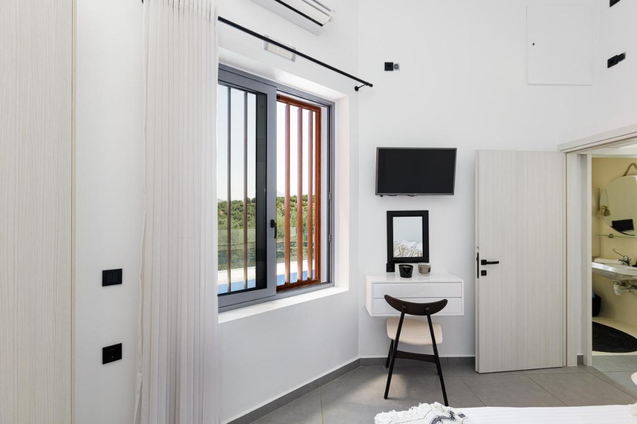 Chara Sensory Luxury Villa With Heated Pool & Gym, By Thinkvilla Pánormos Extérieur photo